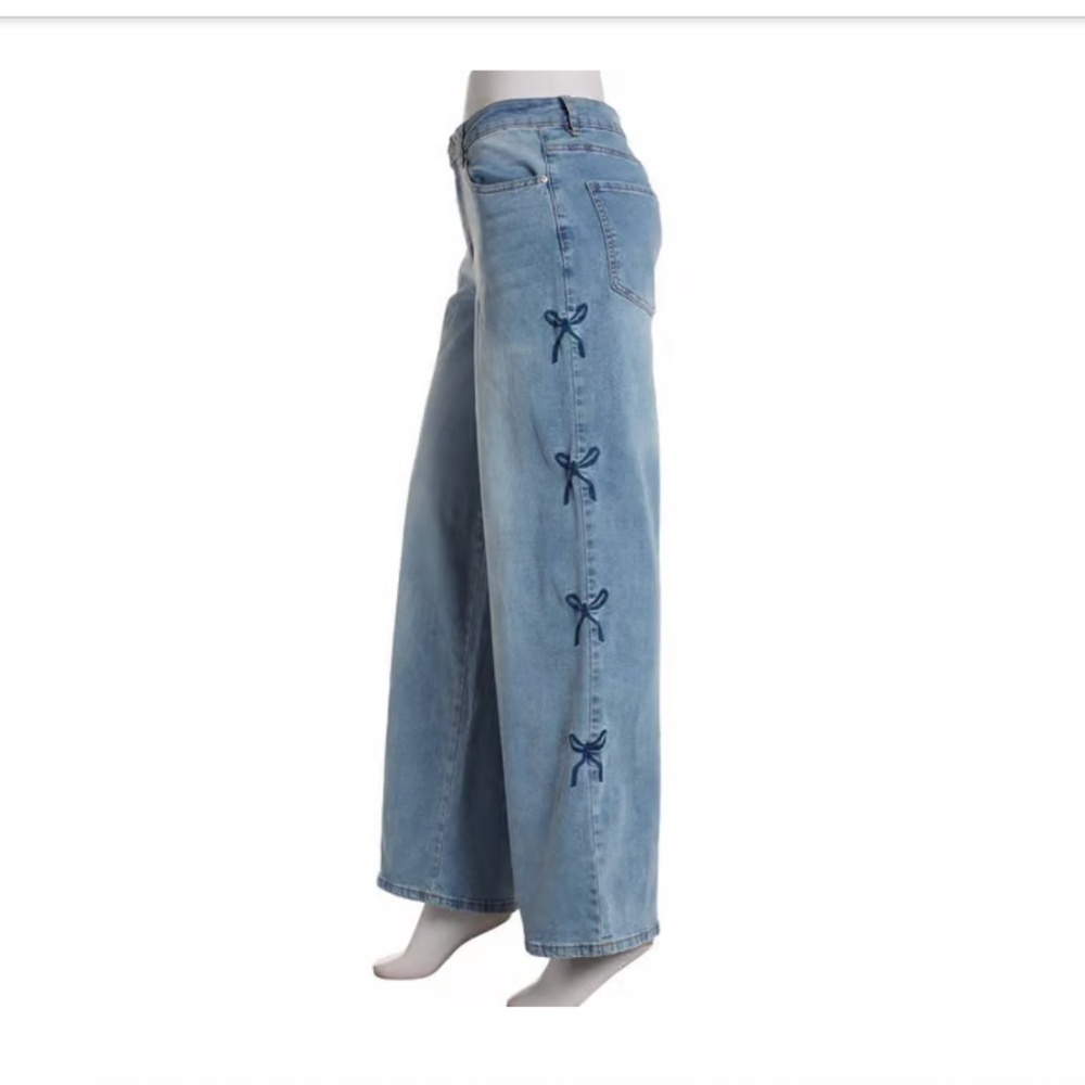 90s fit wide leg bow-embroidered jeans, size 30 - Picture 2 of 13